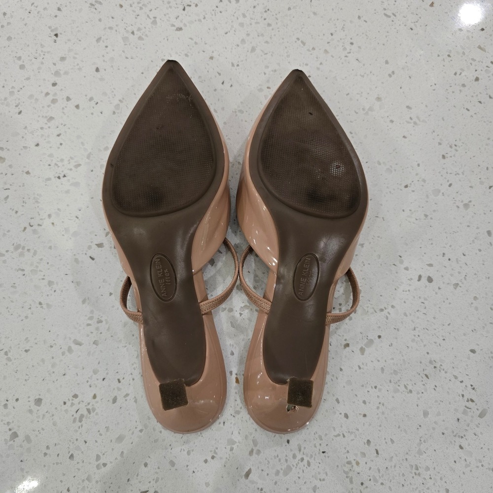 Anne Klein iFlex Nude Patent Pointed Toe Kitten Heel Mules Womens Size 8.5 - Picture 11 of 11